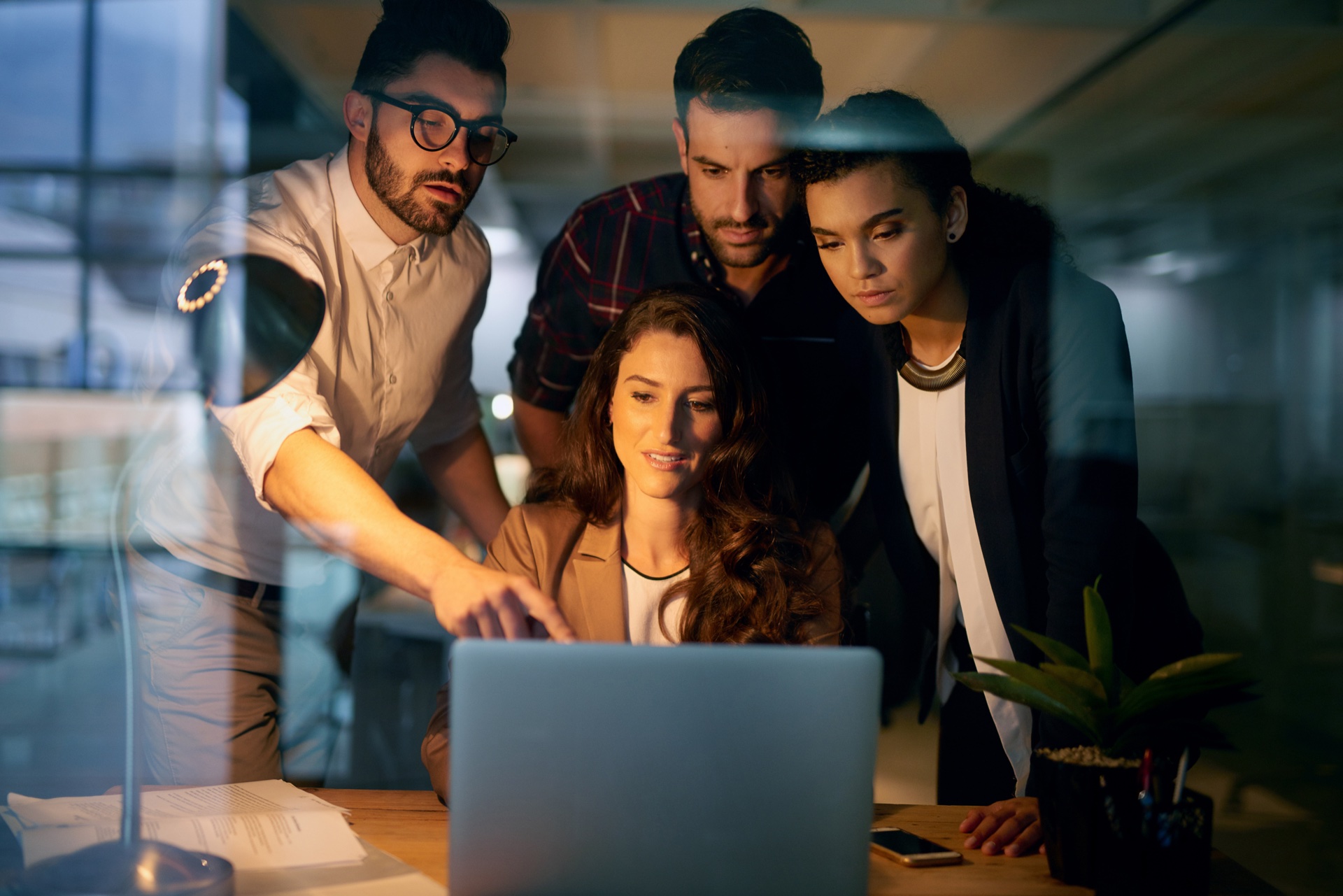 Equipe colaborando em parceria